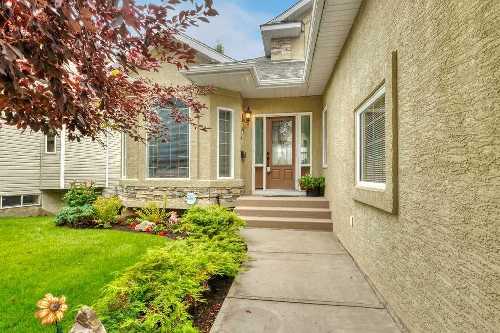 216 Douglas Woods Hill SE, Calgary — photo 2 of 49