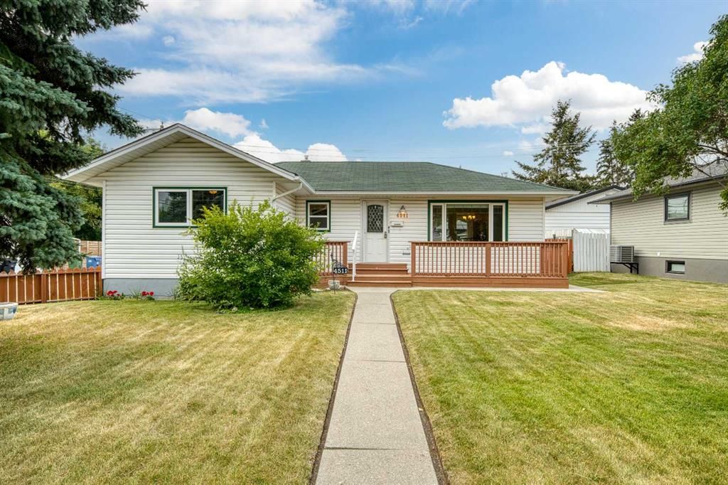 4511 41 Avenue SW, Calgary — main listing photo