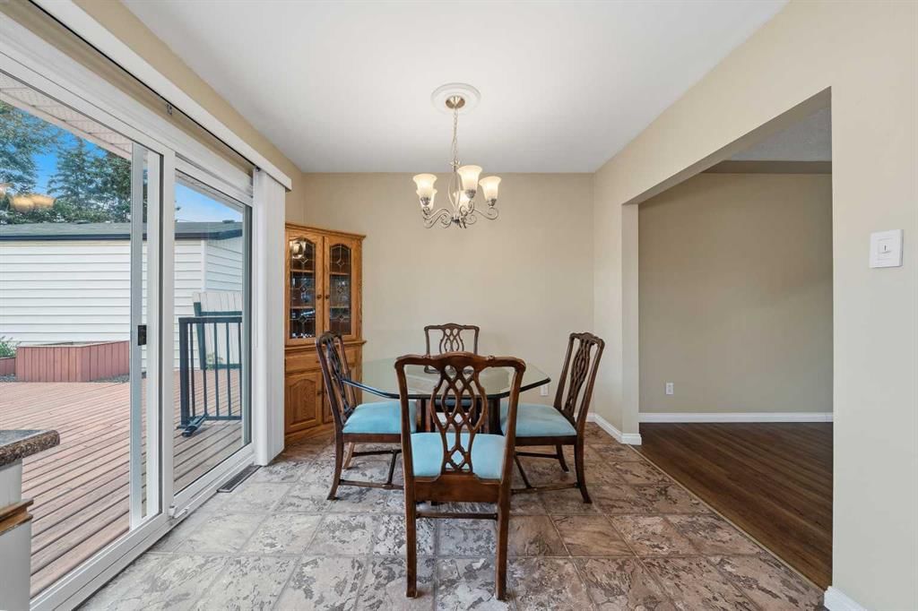 4511 41 Avenue SW, Calgary — photo 5 of 47