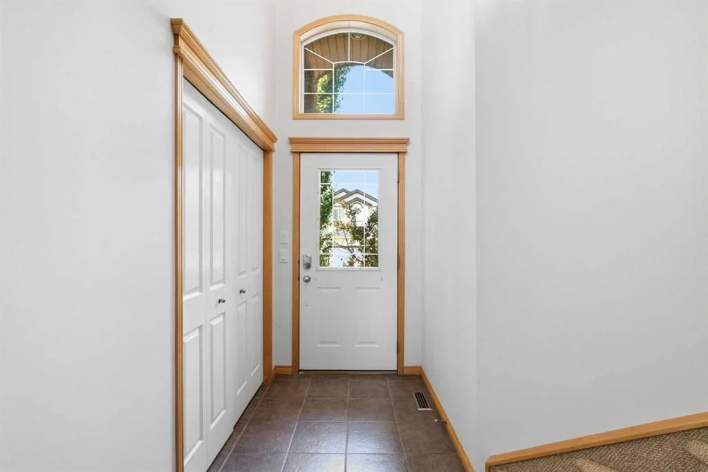 54 Rockyledge Rise NW, Calgary — photo 3 of 44