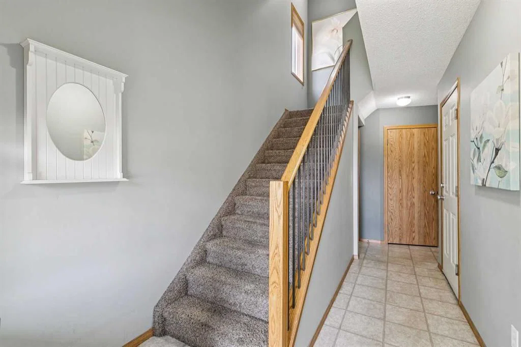 148 Everstone Drive SW, Calgary — photo 2 of 25