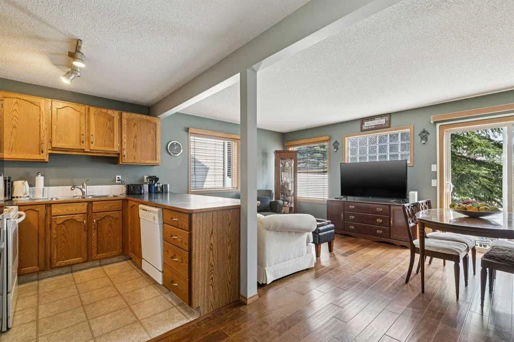 148 Everstone Drive SW, Calgary — photo 3 of 25