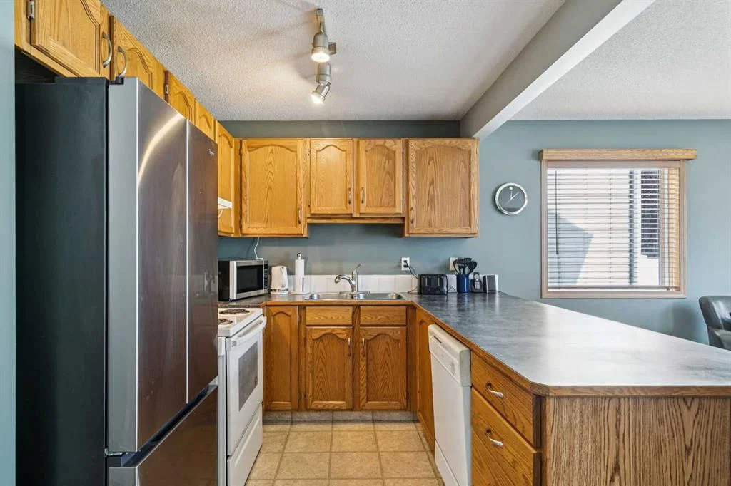 148 Everstone Drive SW, Calgary — photo 4 of 25