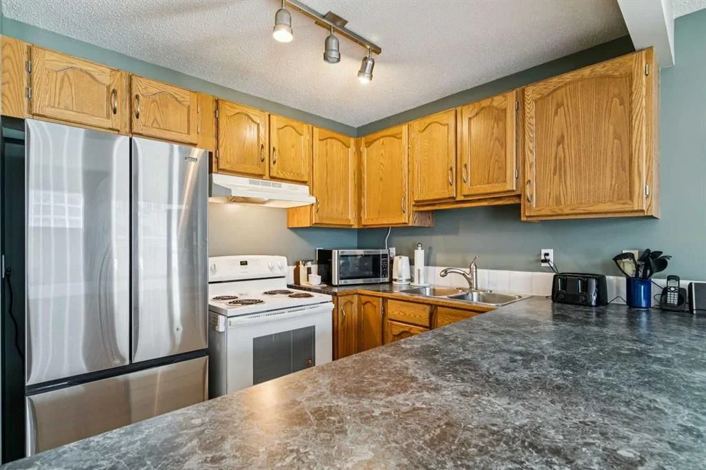 148 Everstone Drive SW, Calgary — photo 5 of 25