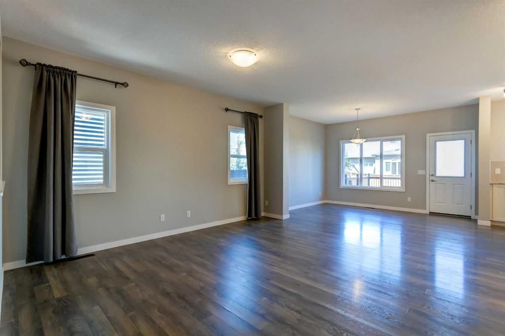 39 Walcrest View SE, Calgary — photo 3 of 33