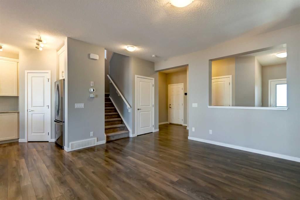 39 Walcrest View SE, Calgary — photo 4 of 33