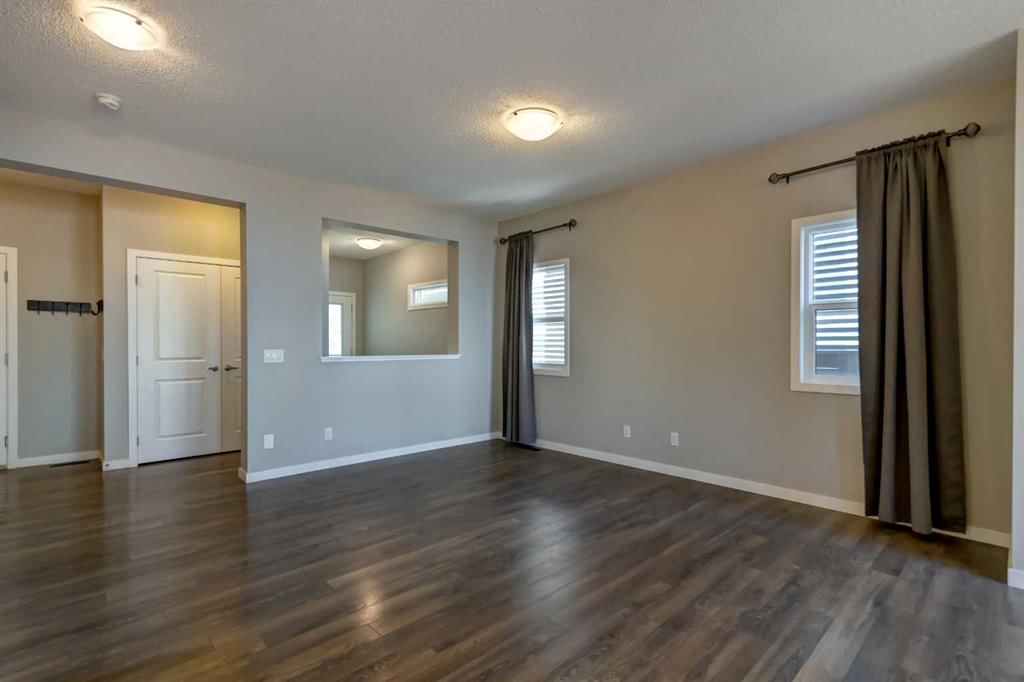 39 Walcrest View SE, Calgary — photo 5 of 33