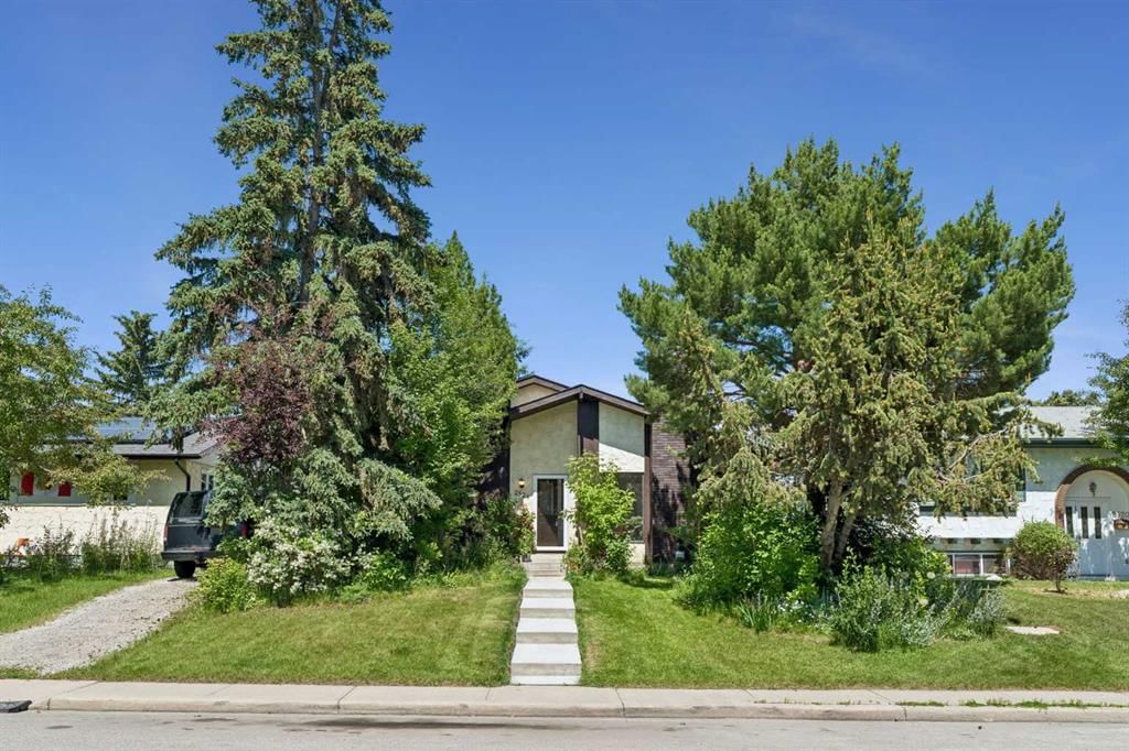 2524 106 Avenue SW, Calgary — recently sold home