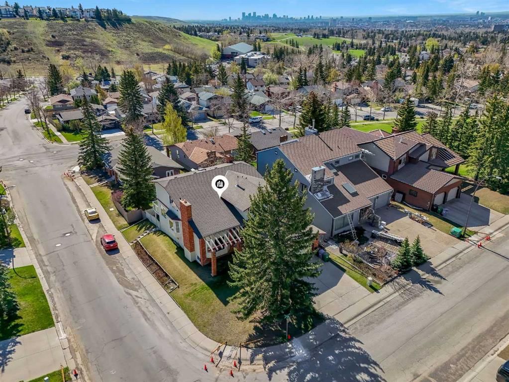 4 Edgehill Crescent NW, Calgary — main listing photo