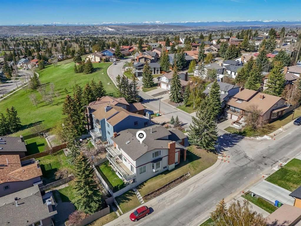4 Edgehill Crescent NW, Calgary — photo 2 of 41