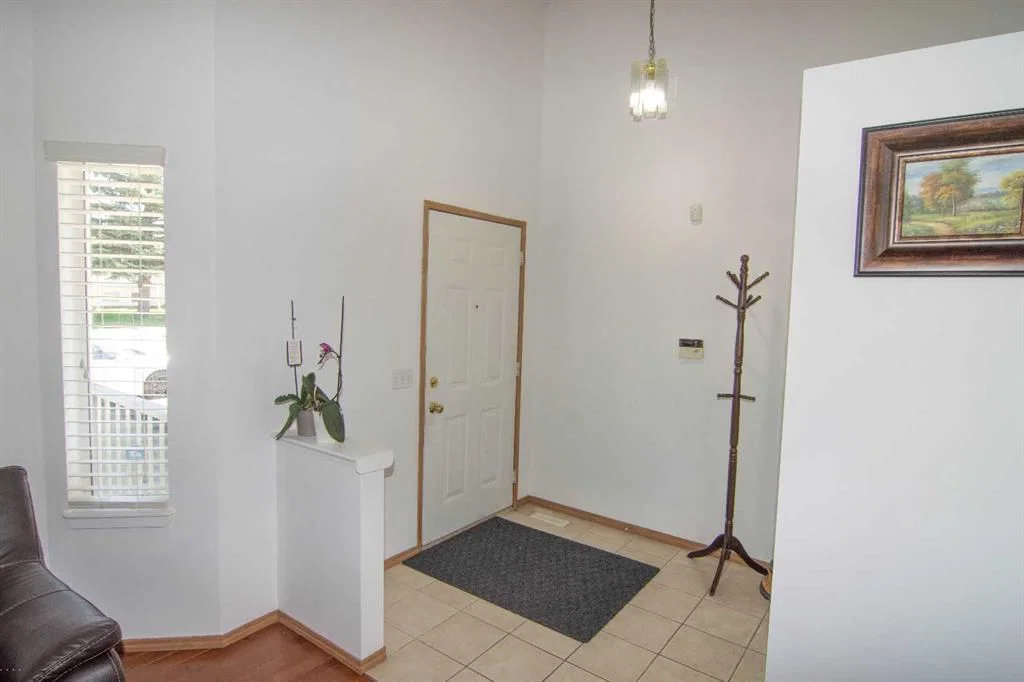 3850 Catalina Boulevard NE, Calgary — photo 3 of 28