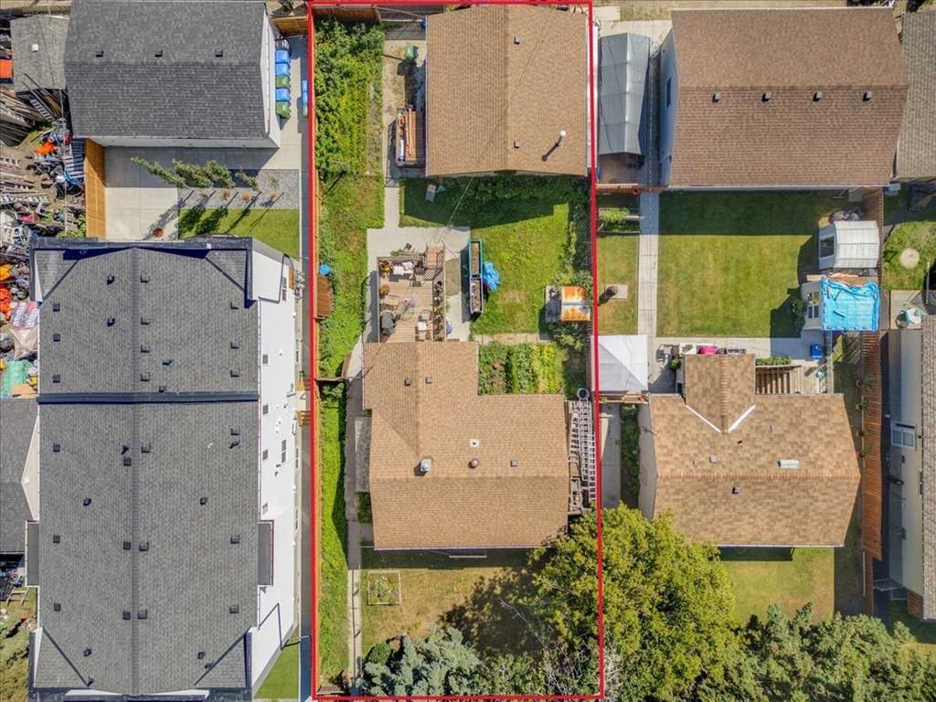 6127 33 Avenue NW, Calgary — photo 2 of 22