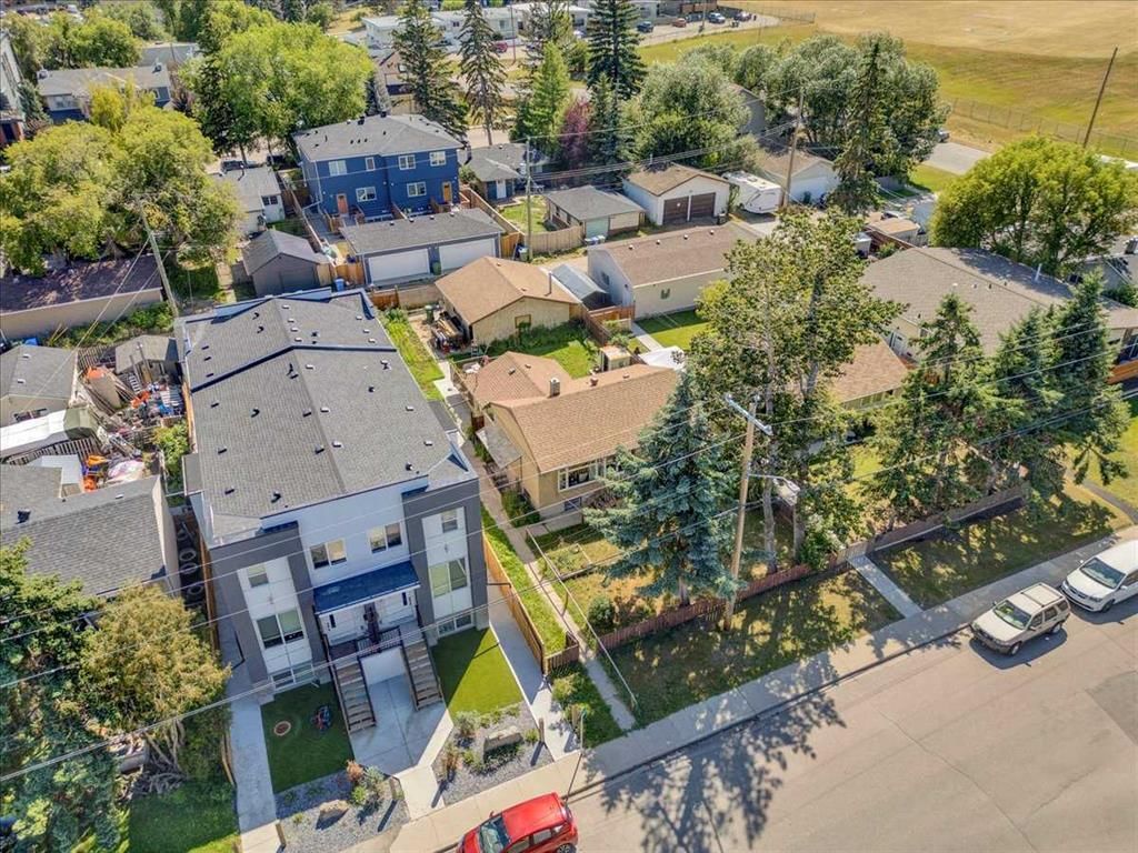 6127 33 Avenue NW, Calgary — photo 3 of 22