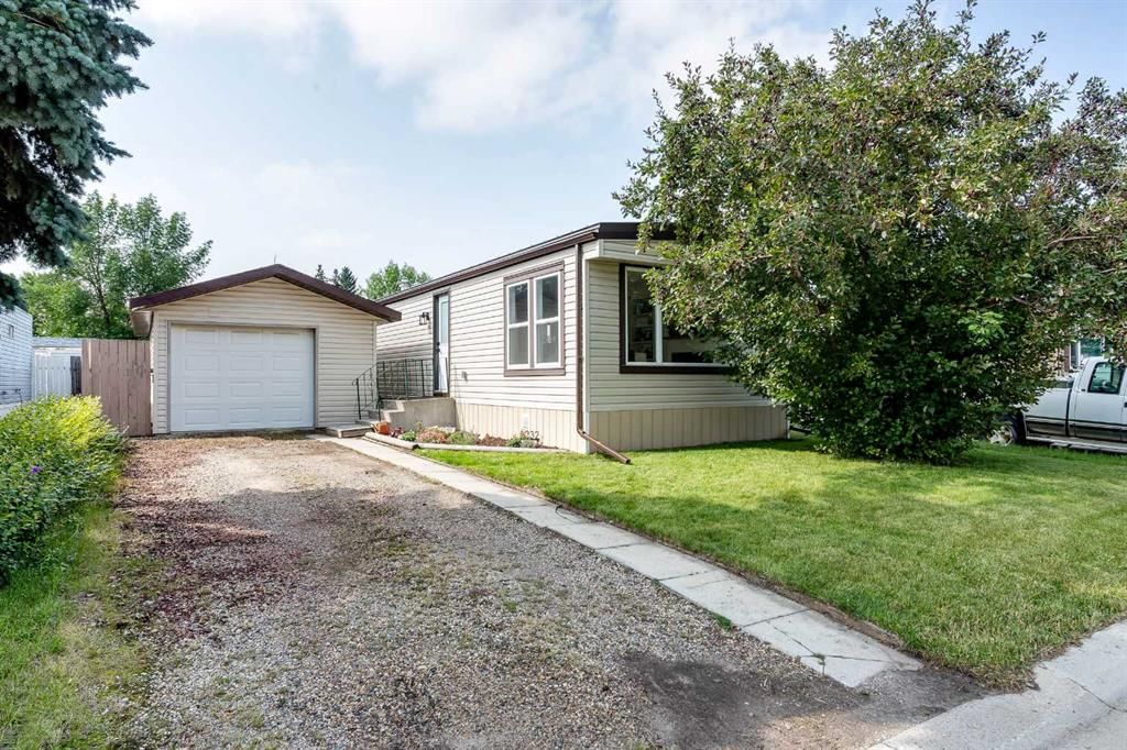 232 Big Hill Circle SE, Airdrie — photo 2 of 28