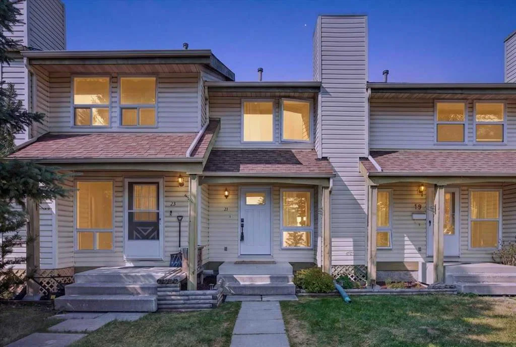 21 Woodhill Court SW, Calgary — main listing photo