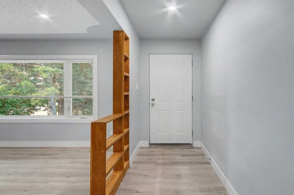 18 Collingwood Place NW, Calgary — photo 2 of 40