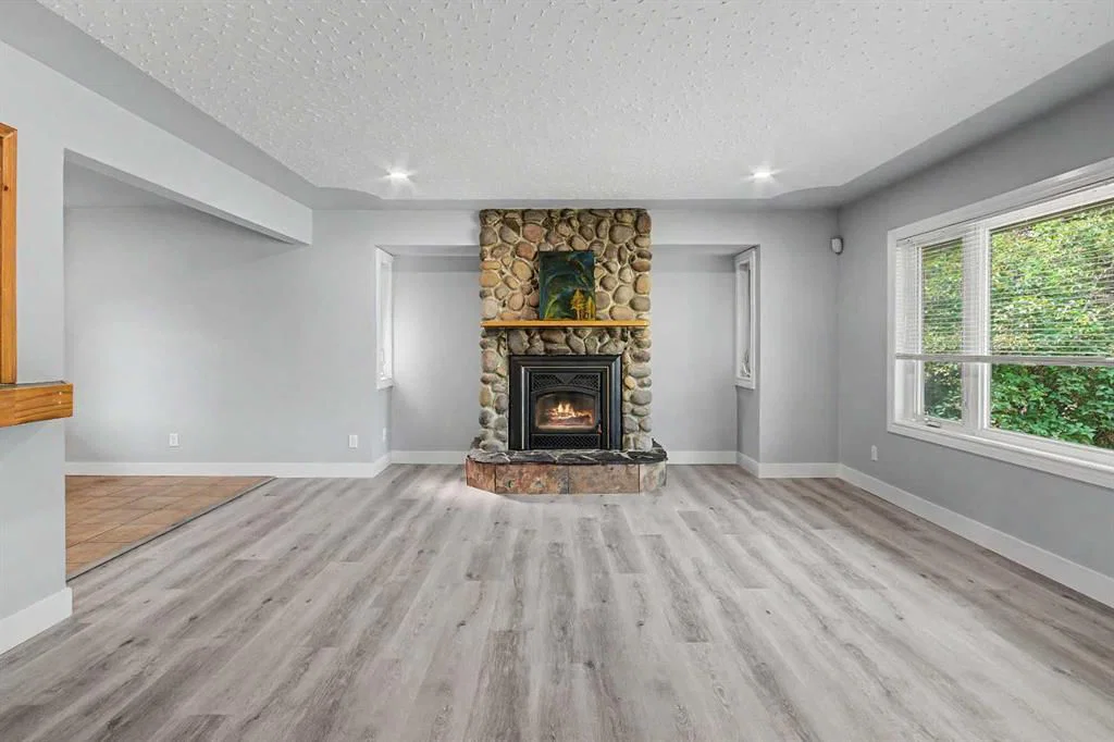 18 Collingwood Place NW, Calgary — photo 3 of 40