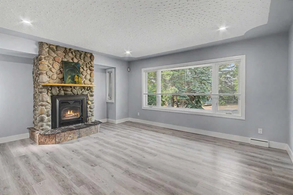 18 Collingwood Place NW, Calgary — photo 4 of 40
