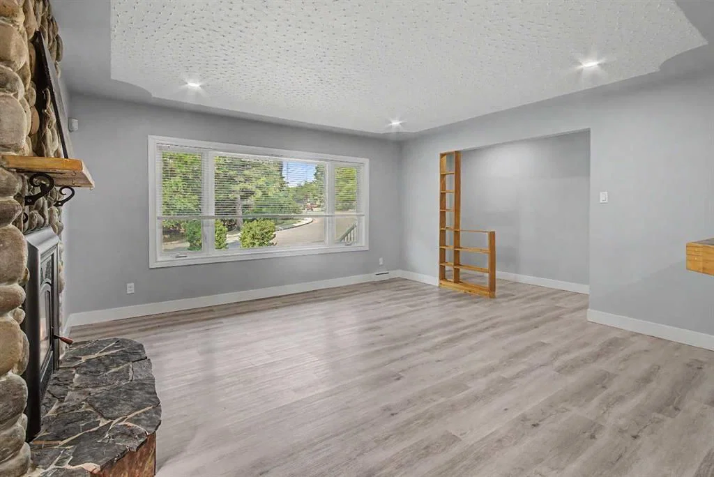 18 Collingwood Place NW, Calgary — photo 5 of 40