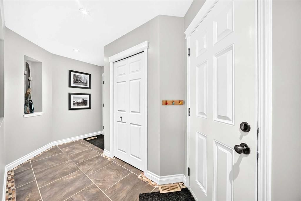 265 Bridleridge View SW, Calgary — photo 2 of 32