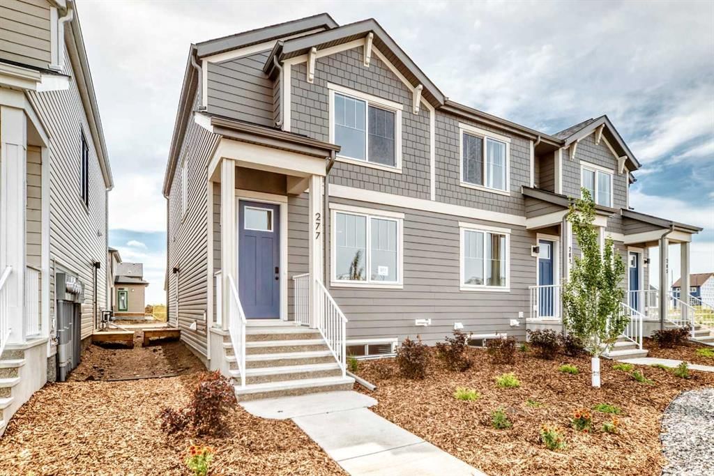 277 Heirloom Way SE, Calgary — photo 2 of 35