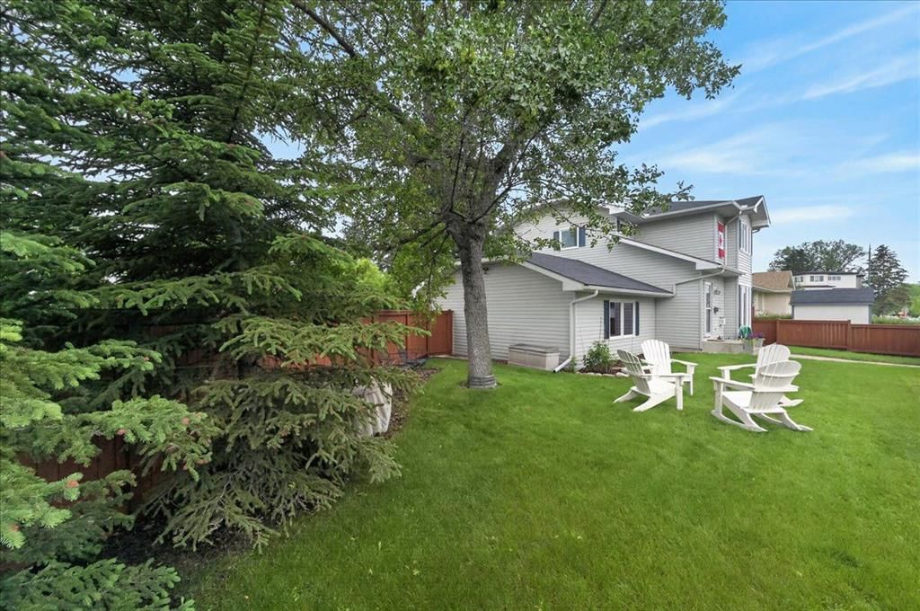2511 Exshaw Road NW, Calgary — photo 5 of 25