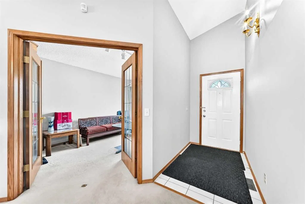 184 Hampshire Circle NW, Calgary — photo 3 of 41