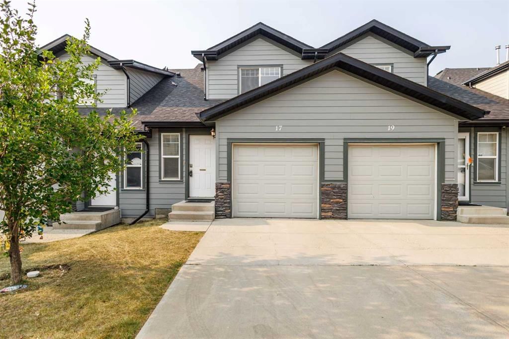 17 Panatella Villas NW, Calgary — main listing photo