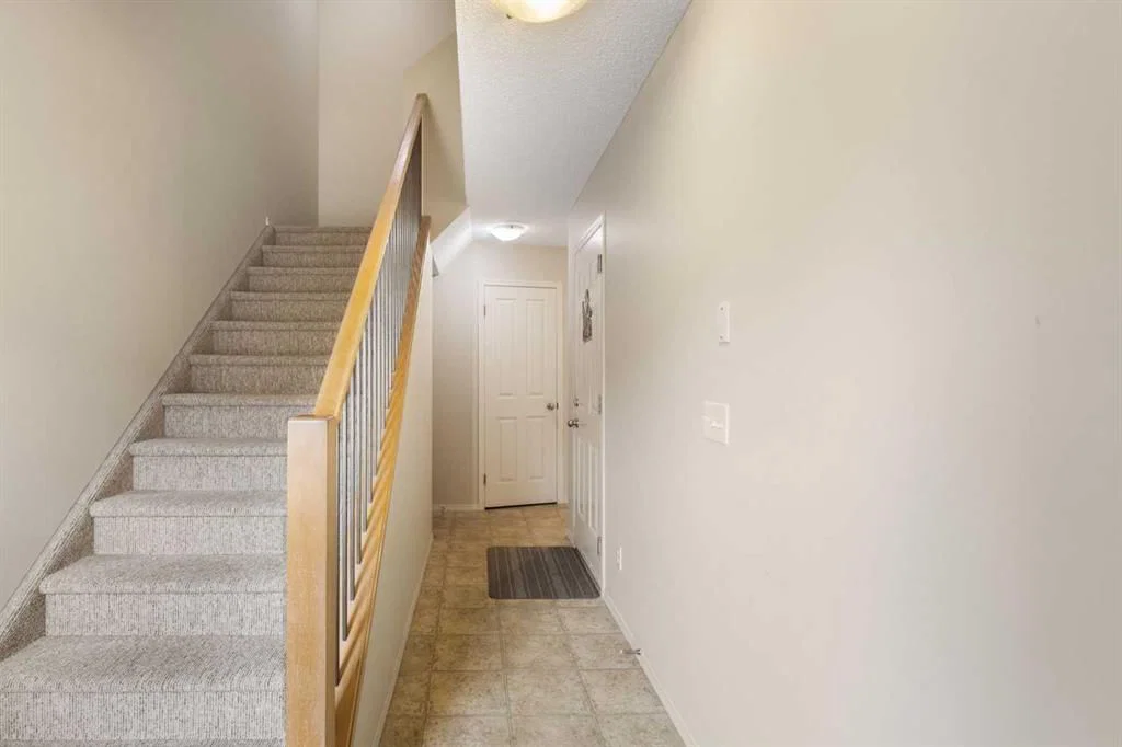 17 Panatella Villas NW, Calgary — photo 3 of 30