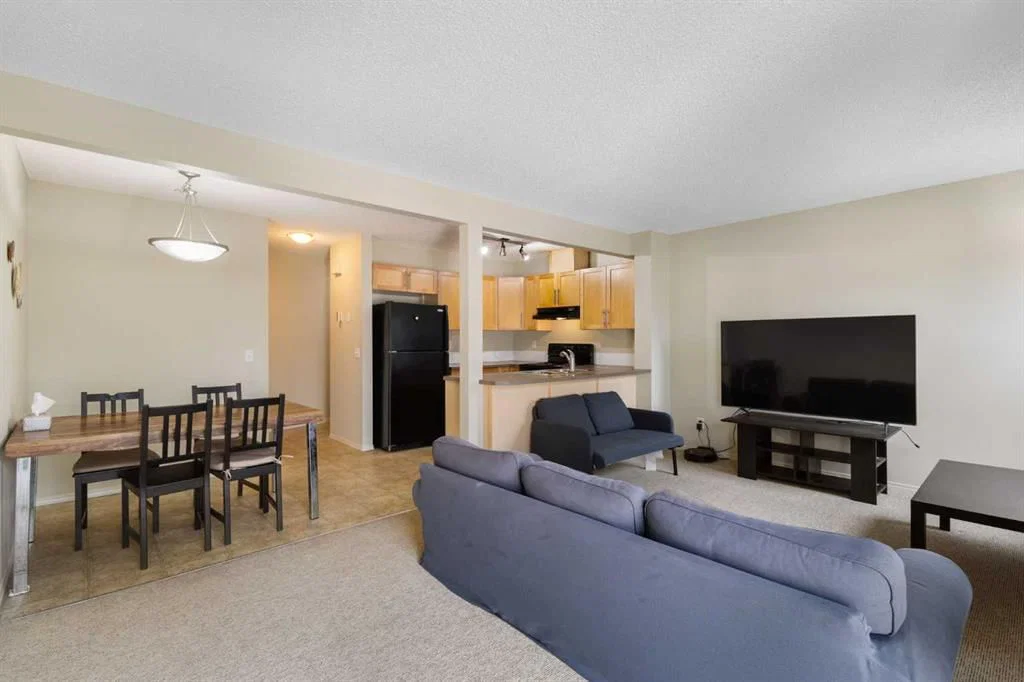 17 Panatella Villas NW, Calgary — photo 5 of 30