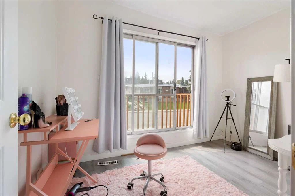 11268 6 SW, Calgary — photo 2 of 50