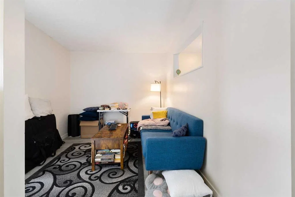 11268 6 SW, Calgary — photo 4 of 50