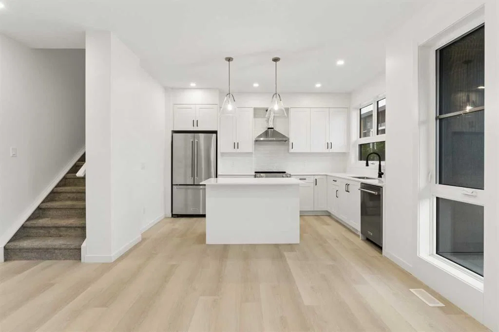 1469 Na'a Drive SW, Calgary — photo 4 of 37