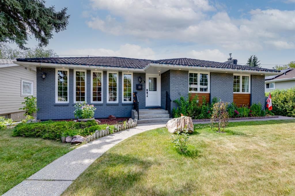 179 Capri Avenue NW, Calgary — main listing photo