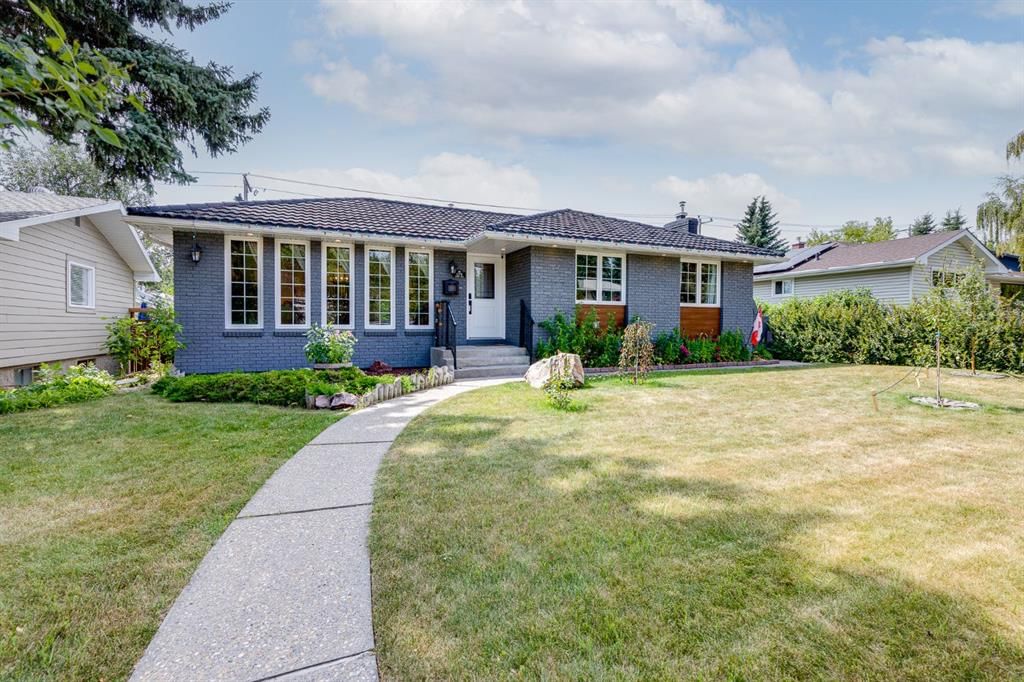 179 Capri Avenue NW, Calgary — photo 3 of 50