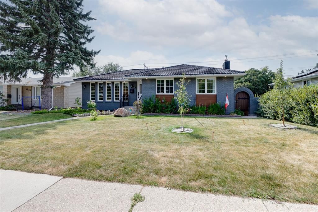 179 Capri Avenue NW, Calgary — photo 4 of 50
