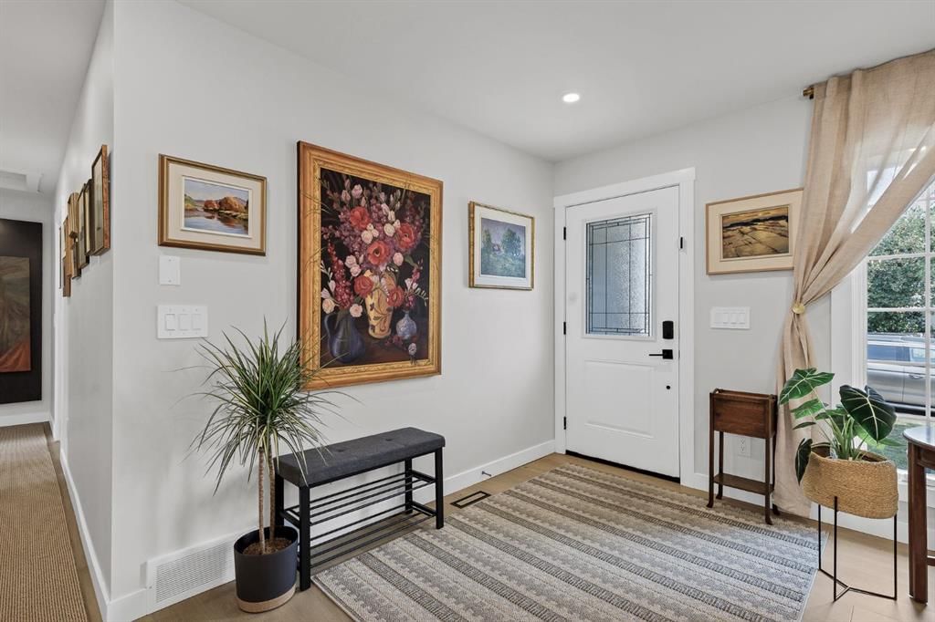 179 Capri Avenue NW, Calgary — photo 5 of 50