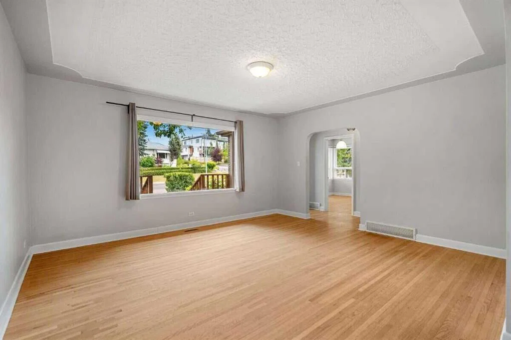 2307 Richmond Road SW, Calgary — photo 4 of 48