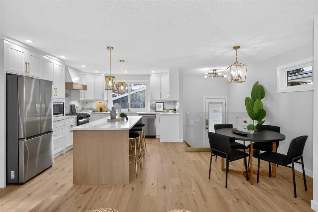 12031 Candiac Road SW, Calgary — photo 5 of 33