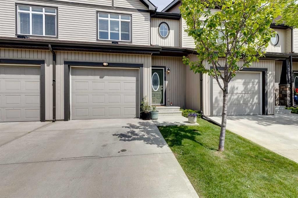 72 Copperpond Landing SE, Calgary — photo 2 of 32