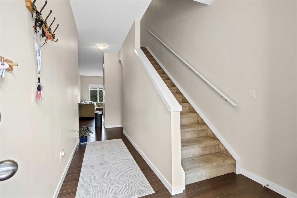 72 Copperpond Landing SE, Calgary — photo 5 of 32
