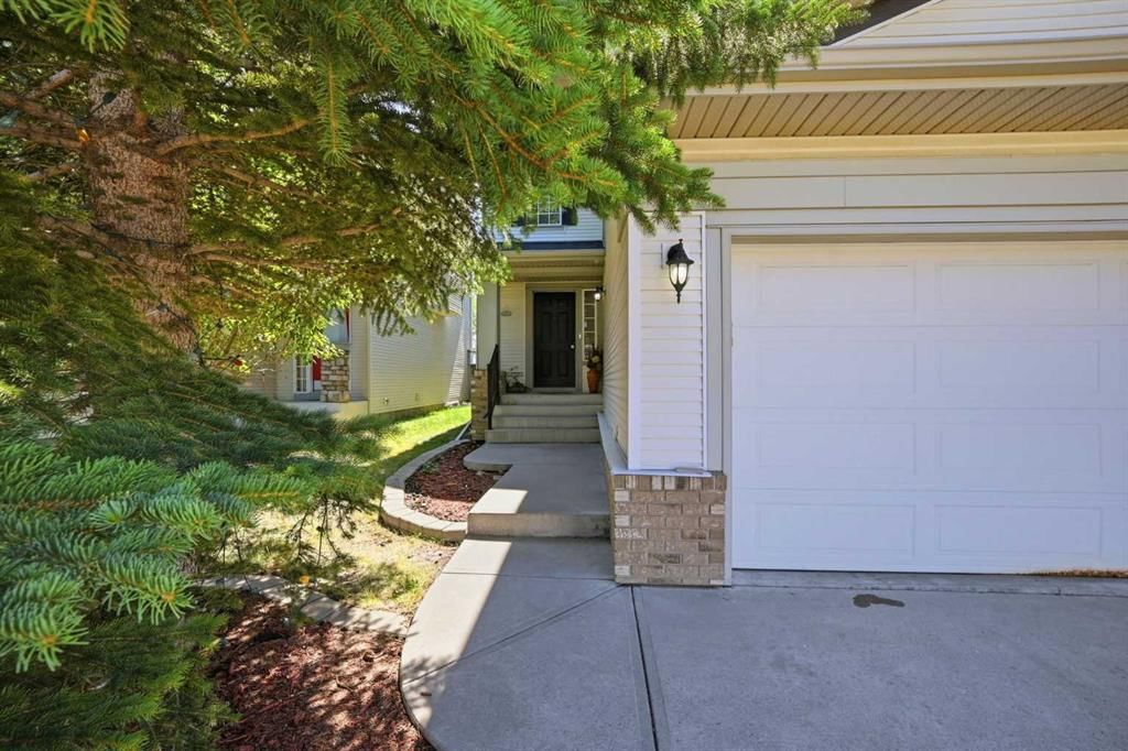 84 Cougar Ridge Circle SW, Calgary — photo 4 of 47