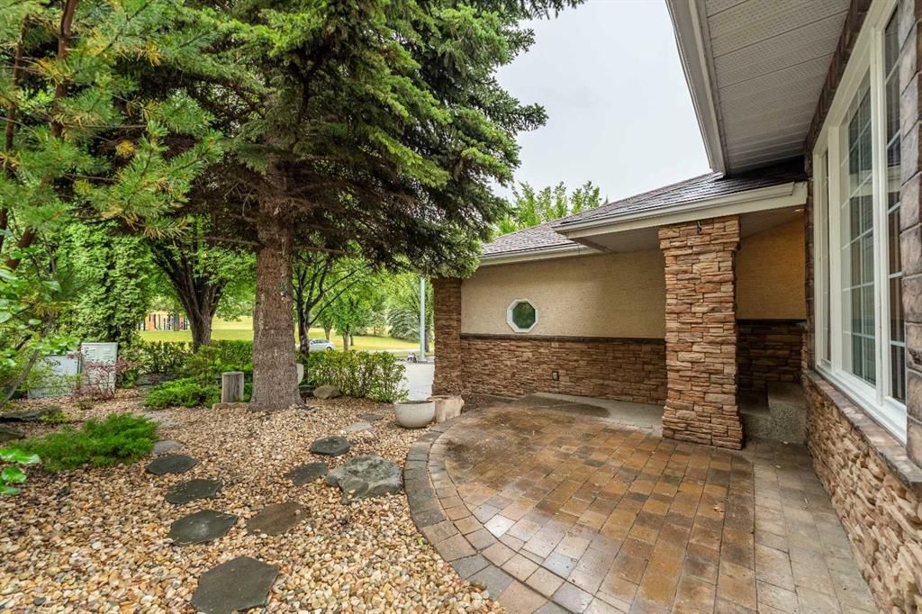 46 Mountain Park Drive SE, Calgary — photo 2 of 50