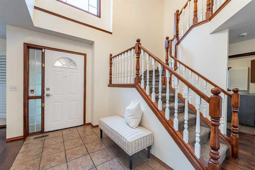 46 Mountain Park Drive SE, Calgary — photo 3 of 50