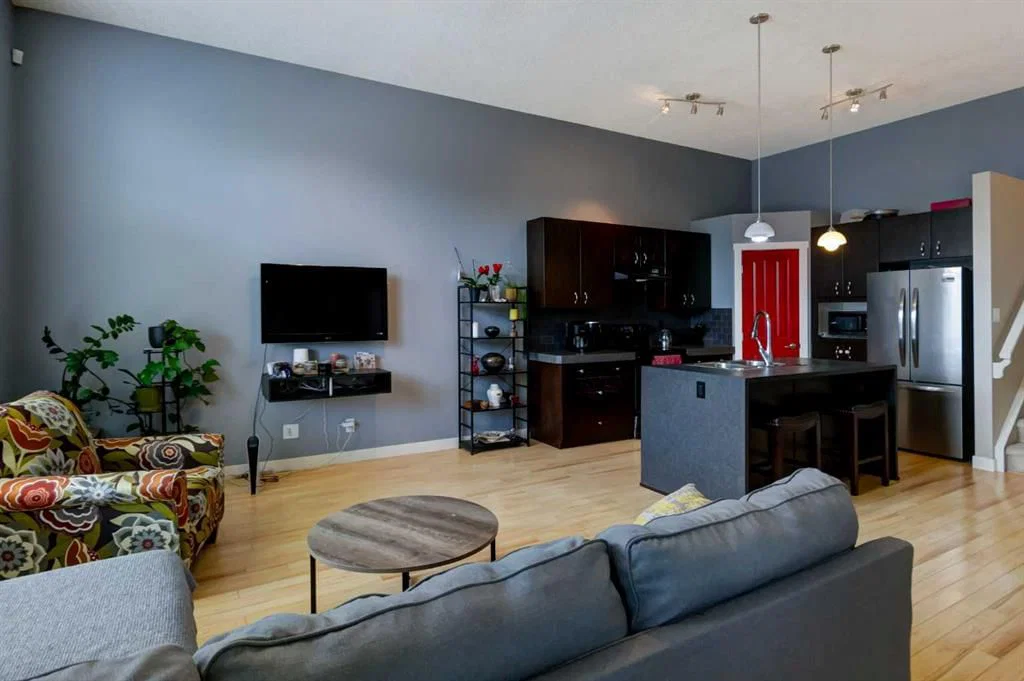 6 Elgin Meadows Road SE, Calgary — photo 4 of 36