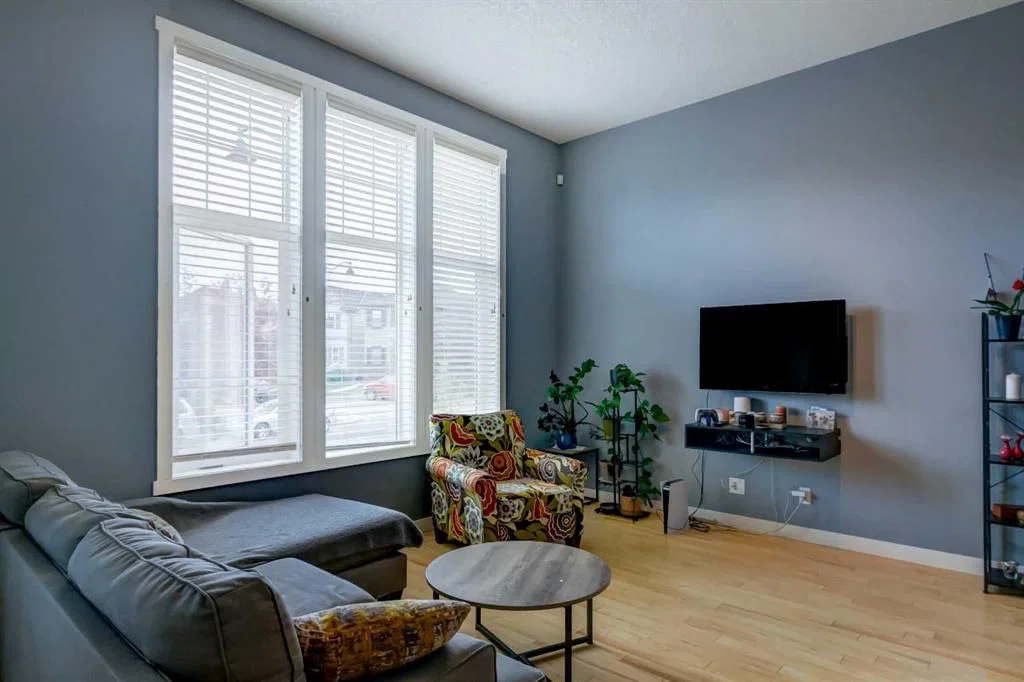 6 Elgin Meadows Road SE, Calgary — photo 5 of 36