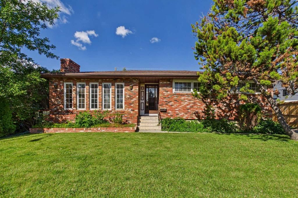 5 Chisholm Crescent NW, Calgary — main listing photo