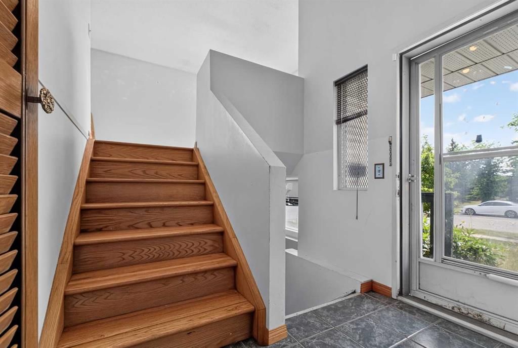 68 Erin Park Drive SE, Calgary — photo 2 of 42