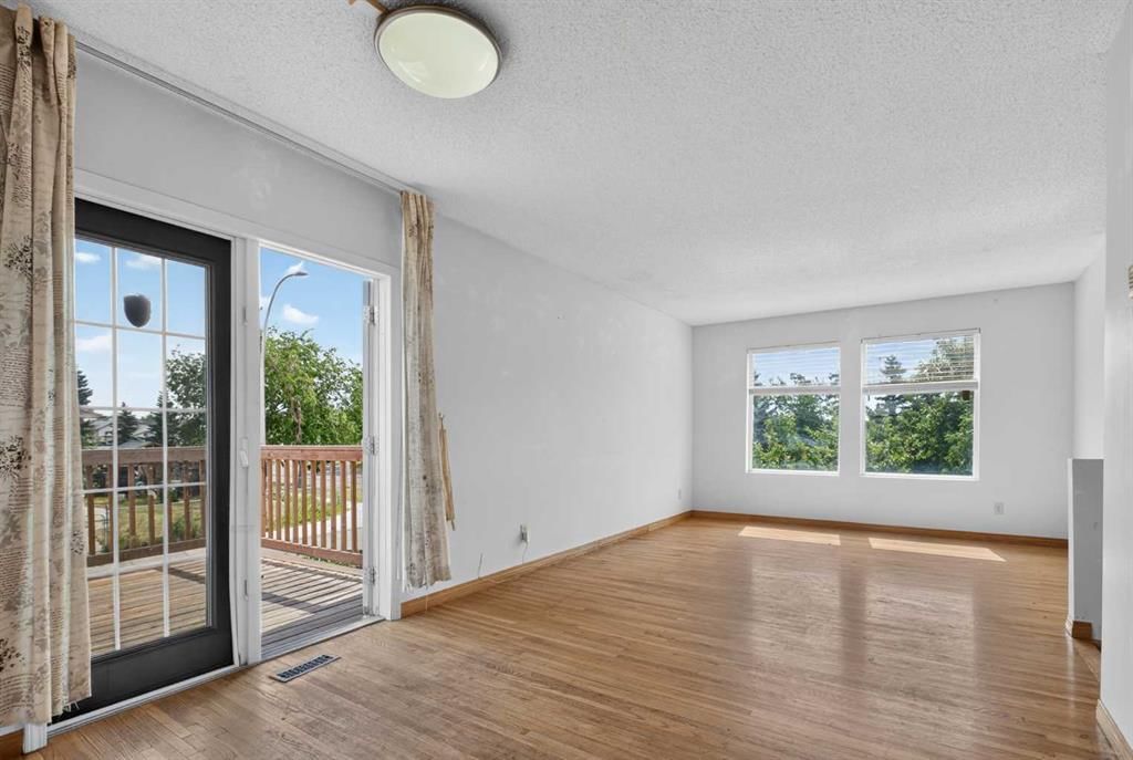 68 Erin Park Drive SE, Calgary — photo 4 of 42