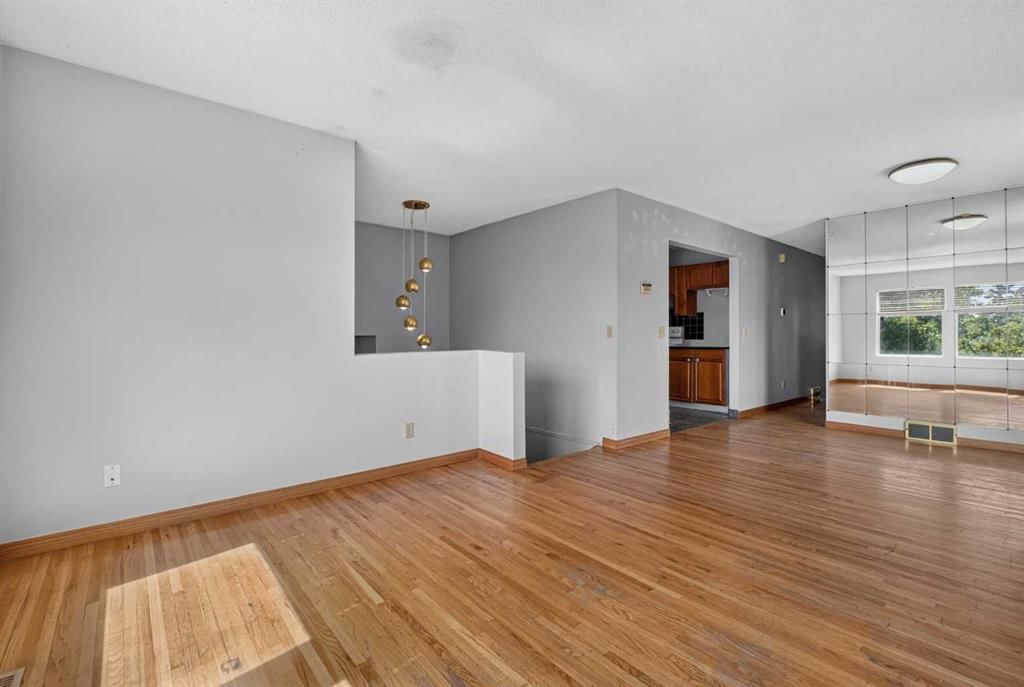 68 Erin Park Drive SE, Calgary — photo 5 of 42